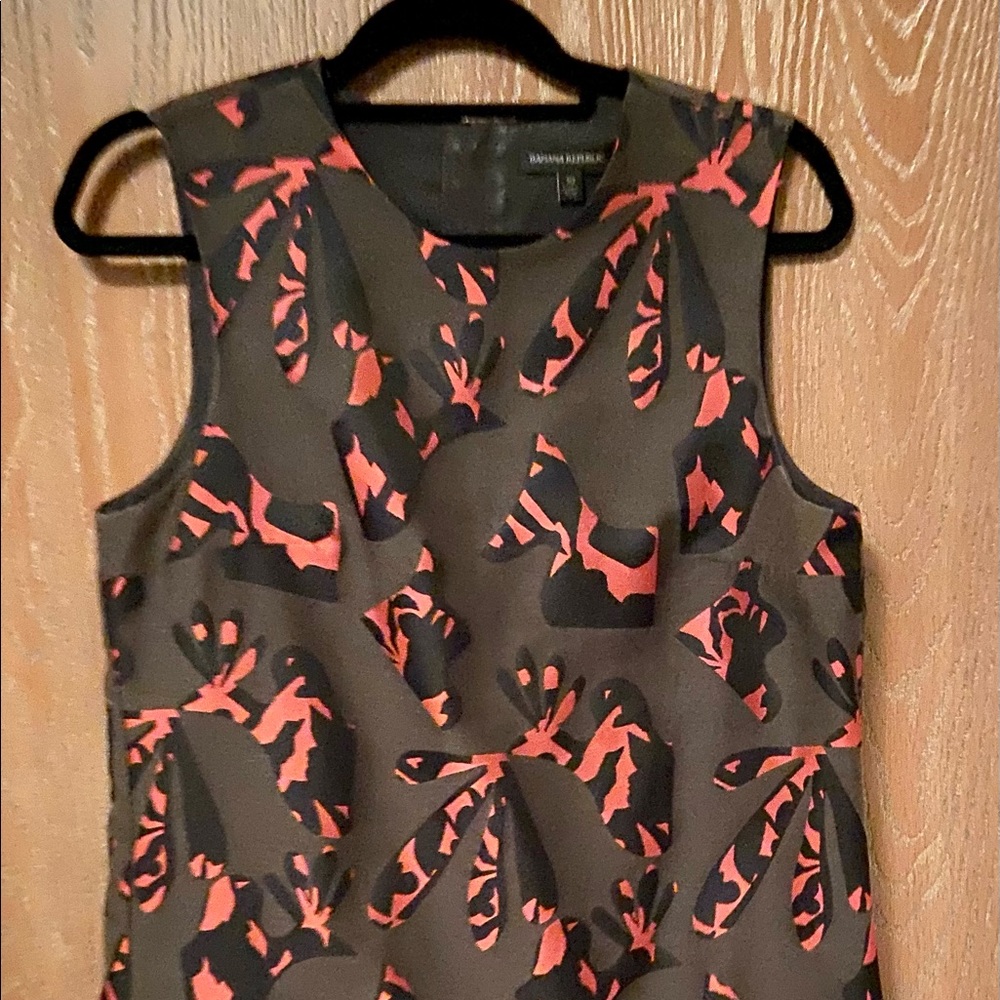 EUC Banana Republic Dress with fun ruffle bottom!
